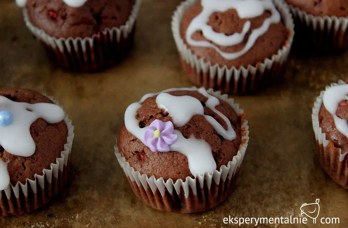 muffinki kakaowe z malinami