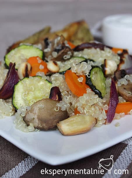 komosa ryżowa z pieczonymi warzywami