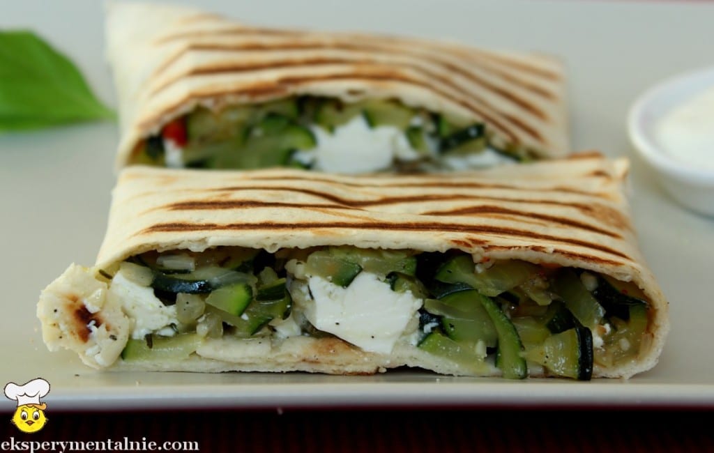 tortilla z fetą i cukinią