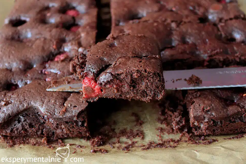 brownie z malinami brownie z malinami