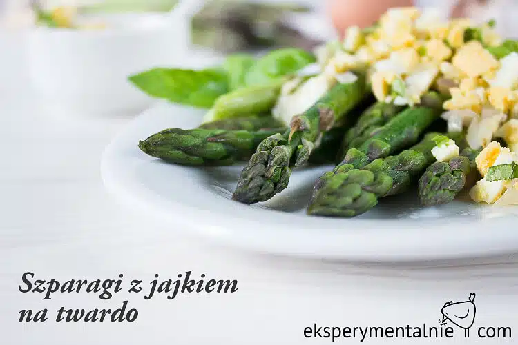 Szparagi z jajkiem na twardo Szparagi z jajkiem na twardo