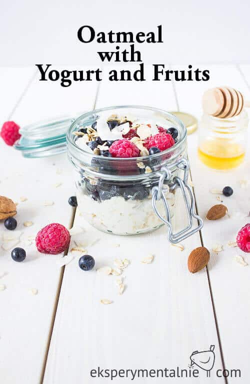 Oatmeal with Yogurt and Fruits