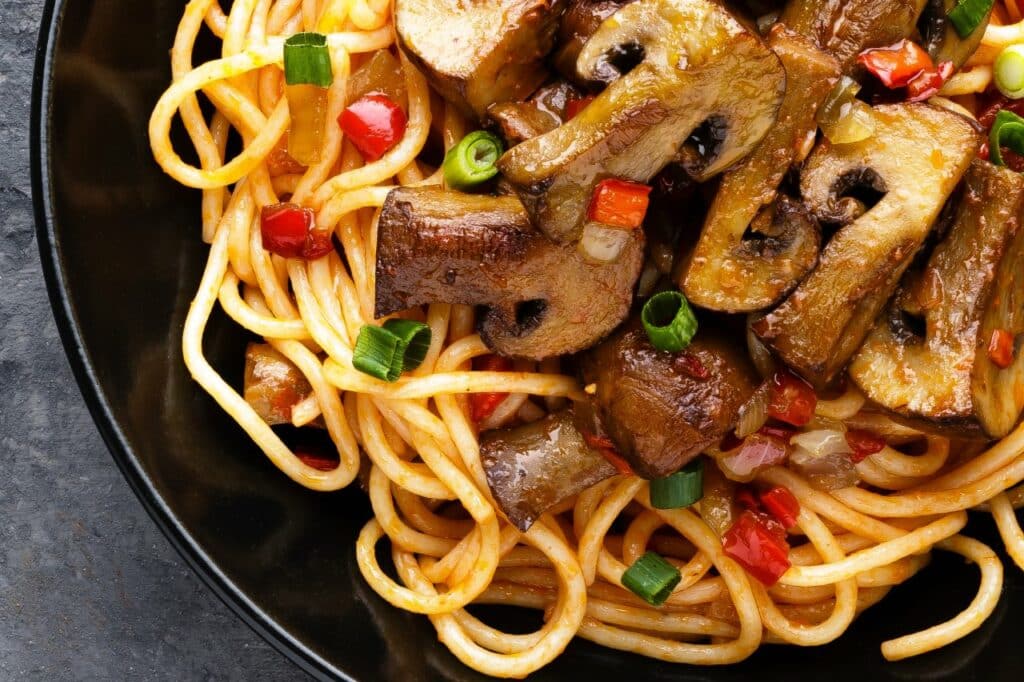 Wegetariańskie spaghetti bolognese z tofu
