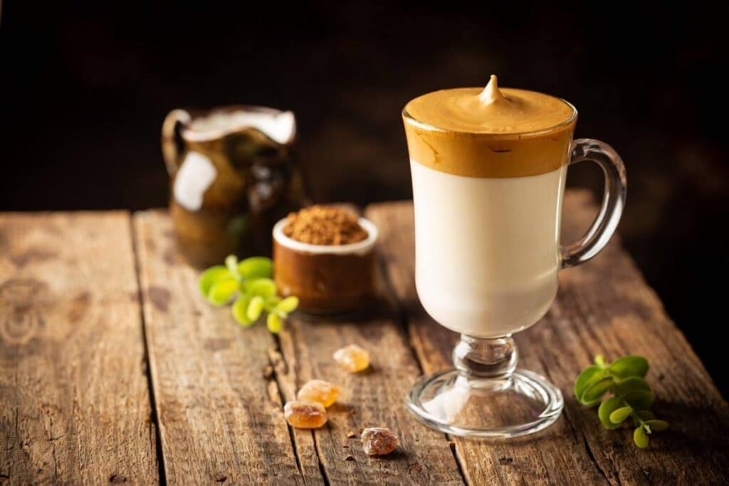 Jak zrobić kawę latte w domu bez ekspresu do kawy